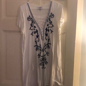 White dress, size L, never worn, perfect condition